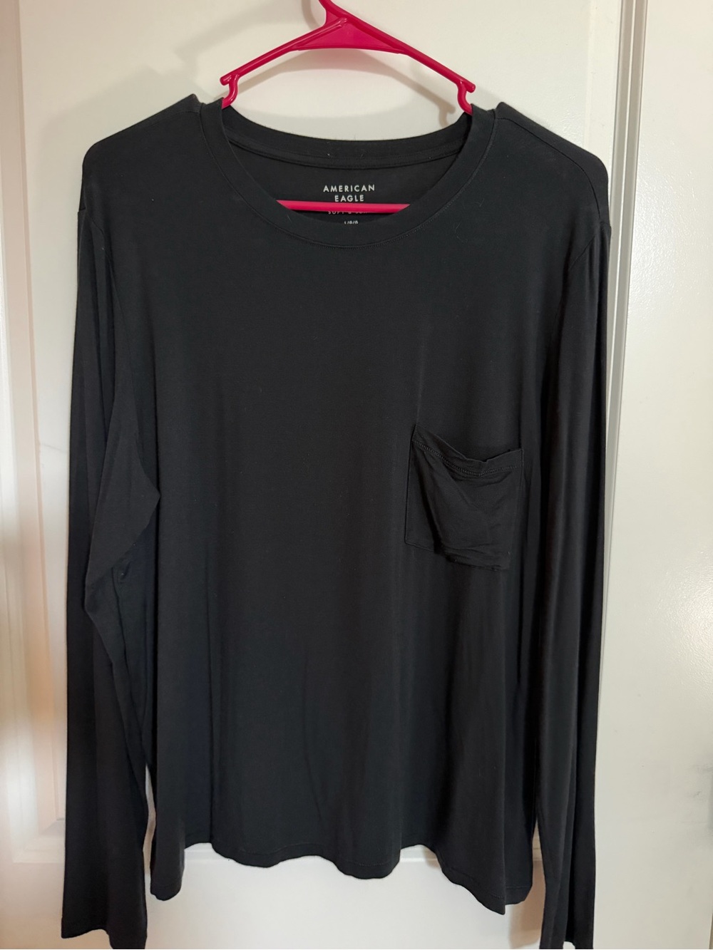American Eagle Outfitters Women's Black Long-Sleeve Pocket Tee
